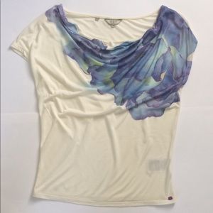 Guess ivory t-shirt with blue floral print size XS
